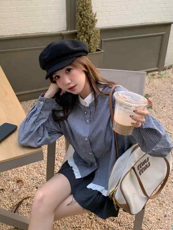 ・カテゴリ: シャツ・スタイル: 少女風・主な素材: ポリエステル90-95%・柄: 条紋・袖丈: 長袖・袖型: 通常袖・カラー展開: 条紋・サイズ展開: M,L,XL,XXL・デザイン: ルーズフィット・スタイル要素: コントラストカラー・ネックライン: スタンドカラー
