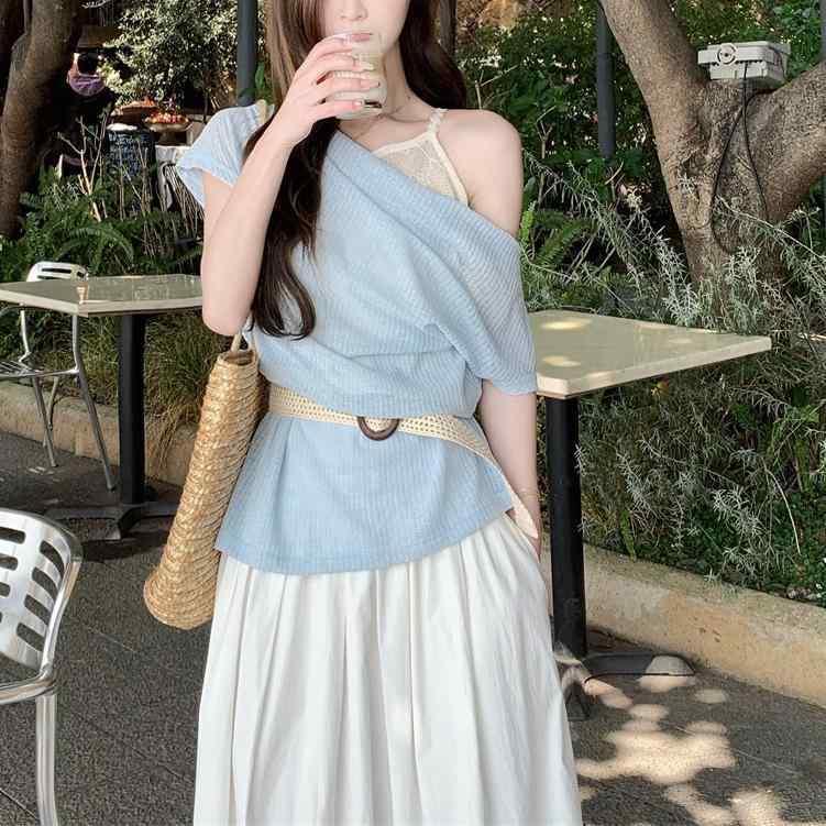 Rakuten - Tシャツ レディース 短袖 ワンショルダー デザイン かわいい 甘め スタイル 春夏 シーズン ウエスト ベルト 付き 偽ツーピース トップス 修身 シルエット 短め 丈 レース 装飾 セットアップ 風 涤纶 素材 セット ヘッド スタイル ブルー 杏