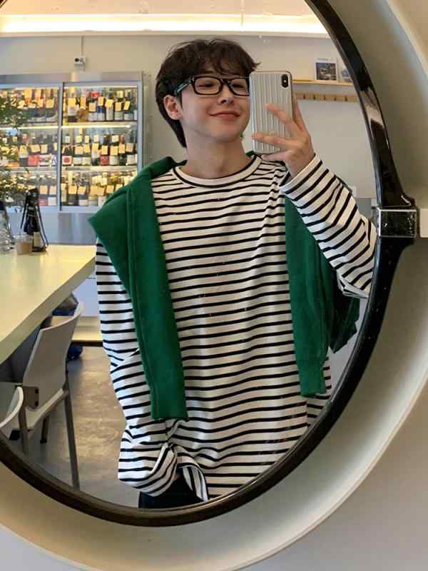 乐天商城 - メンズ Tシャツ 長袖 ストライプ コットン 丸首 ゆったり トップス 秋 黒白 落肩袖 韓国風 トレンド レイヤード 青年 カジュアル 青春 18-24歳 普通厚 180g 印花 印染 成人 男 ストリート デイリー ラフ ストリップ柄 ルーズフィット