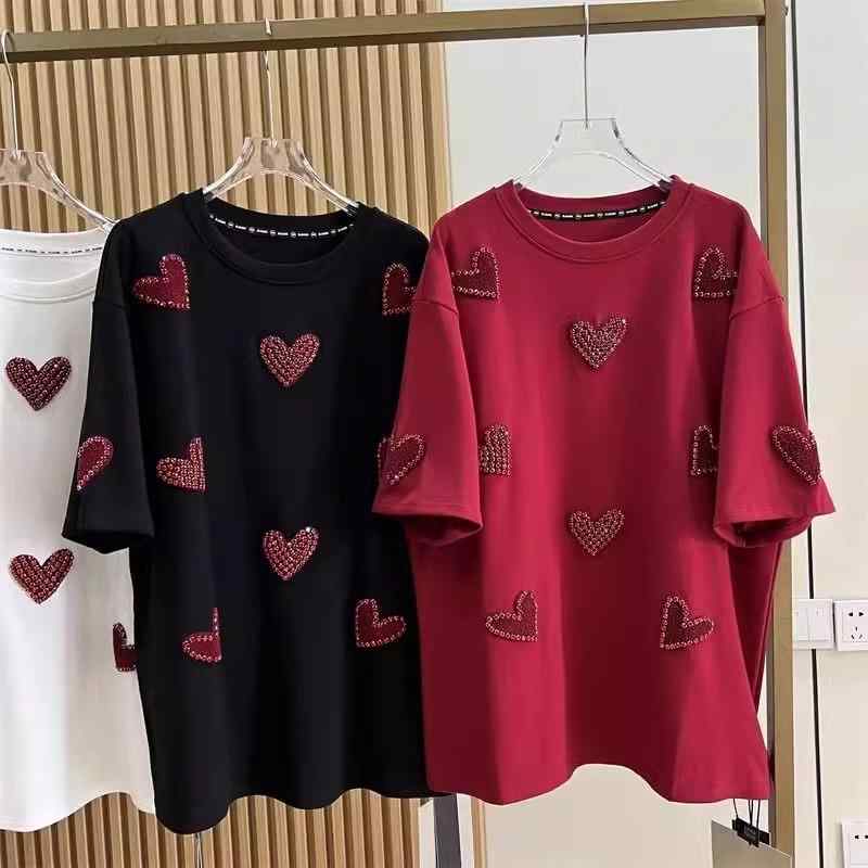 乐天商城 - Tシャツ 女性用 超大サイズ 綿素材 刺繍 立体ハート 幾何学柄 短袖 ルーズフィット 丸首 中長丈 黒 赤 夏 かわいい トップス ゆったり 日常使い 軽量 吸汗速乾 ストリート カジュアル 復古風