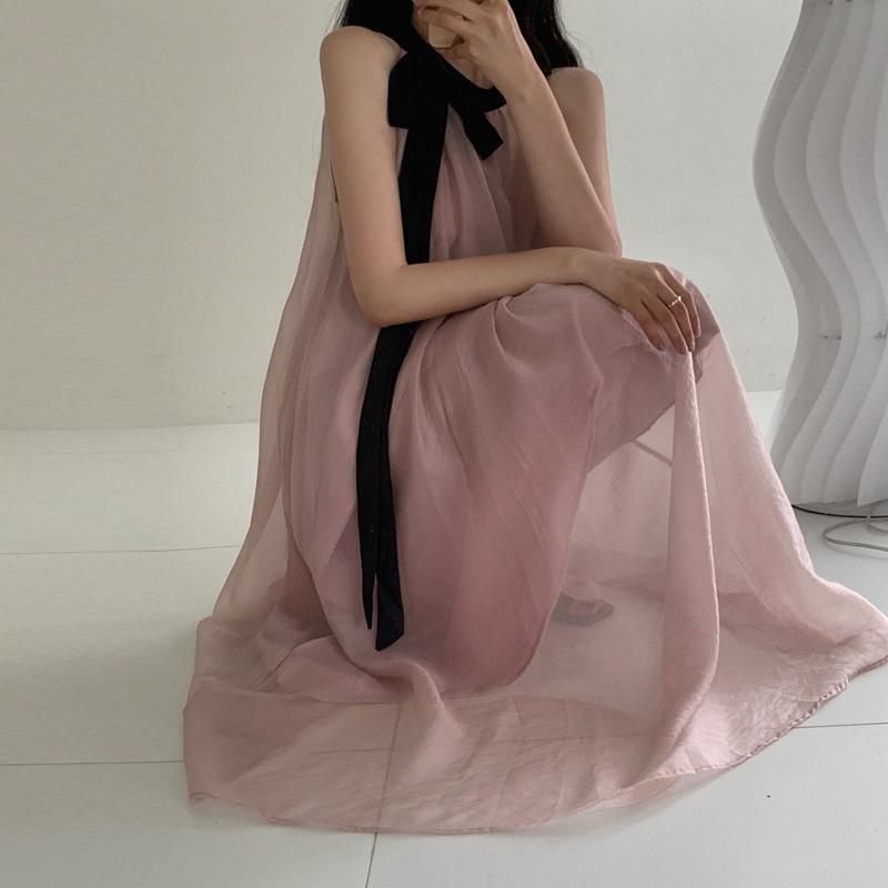 ・スタイル: 清新甜美・スタイル: 温柔风・主な素材: 网纱・柄: 拼色・加工: 蝴蝶结・スタイル: 挂脖款・組み合わせ: 単件・スカート丈: 長裙・スカート型: 荷叶边裙・ネックライン: 挂脖・袖型: 無袖・袖丈: 無袖・ウエスト型: 宽松腰・流行要素: 拼接・カラー展開: 2619長款、2620短款・サイズ展開: 均码