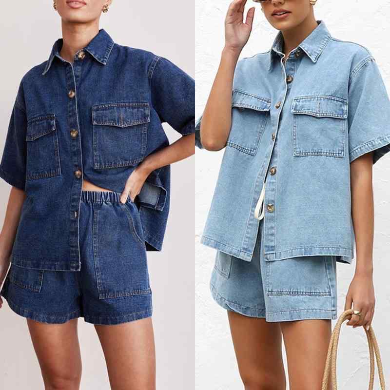 ・スタイル: 街頭潮人・主な素材: 牛仔布・主素材成分: 綿50%（含）-70%（不含）、ポリエステル30%（含）-50%（不含）・カラー展開: 深藍上衣、深藍牛仔短褲、深藍上衣+短褲套裝、浅藍上衣、浅藍牛仔短褲、浅藍上衣+短褲套裝・サイズ展開: S、M、L、XL、XXL・上衣スタイル: シャツ・パンツ丈: 3分丈・流行要素: ポケット・袖丈: 5分袖・袖型: 通常袖・セットスタイル: パンツセット・対象性別: 女性・商品カテゴリ: カジュアルセット・スタイル: デニム風・クロスボーダー: 快適カジュアル