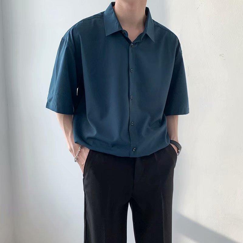 樂天商城 - メンズ シャツ トップス 半袖 開襟 夏 純色 ゆったり シルエット ポリエステル 白色 黒 緑 免燻 処理 青年 向け 休闲 カジュアル スタイル 香港風 2022年