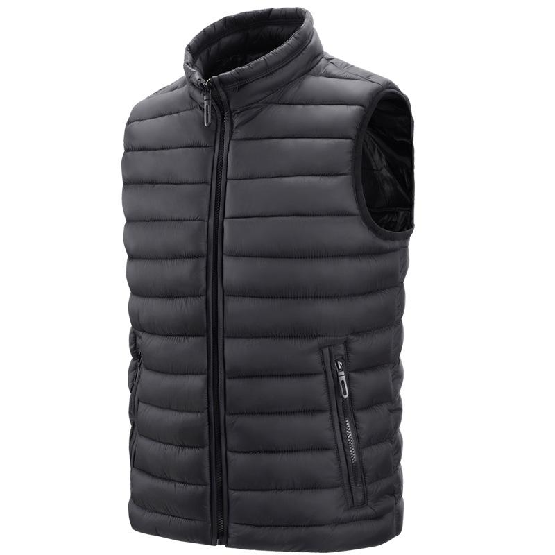 メンズ 秋冬 コットン ベスト 修身型 スタンドカラー ジップアップ ジップポケット 軽量 綿服 ポリエステル 混紡 生地 直裾 デザイン 多ポケット ディテール 黒 黄色 軍緑 深藍 枣紅 カラー 選択 可能 青年 向け レイヤリング スタイル 軽やか