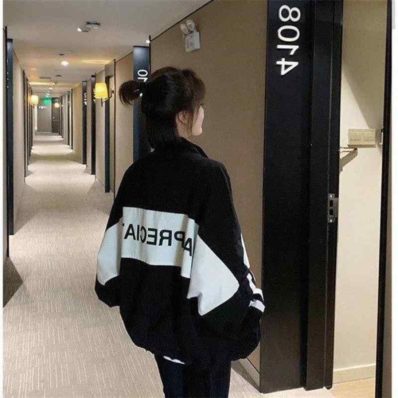 "string{}: [ ・カテゴリ: 外套・素材: アクリル・ネックライン: ハイネック・袖丈: 長袖・袖のタイプ: フリル袖・スタイル: 通勤、カジュアル・カラー展開: ホワイト、ブラック・サイズ展開: S、M、L、XL、XXL・対象: レディース・対象年齢: 大人```**Rationale for each exclusion and inclusion:*** **"