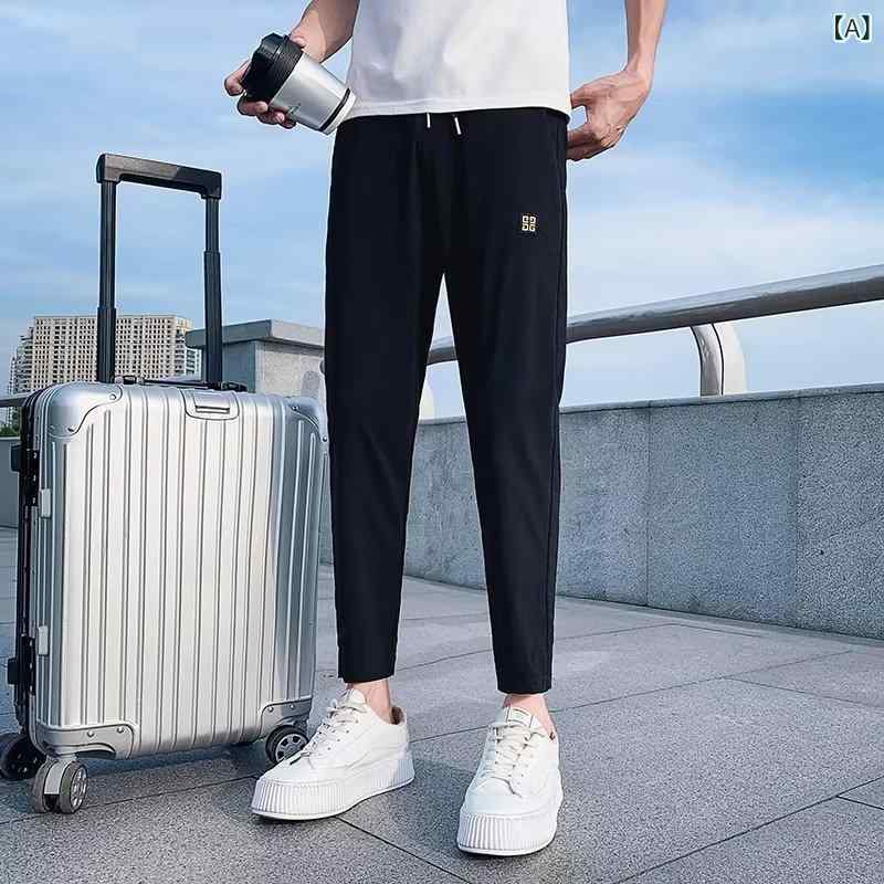 ファッション ブランドは 黒の ズボンの 男性の ごろつきが 格好いいです。