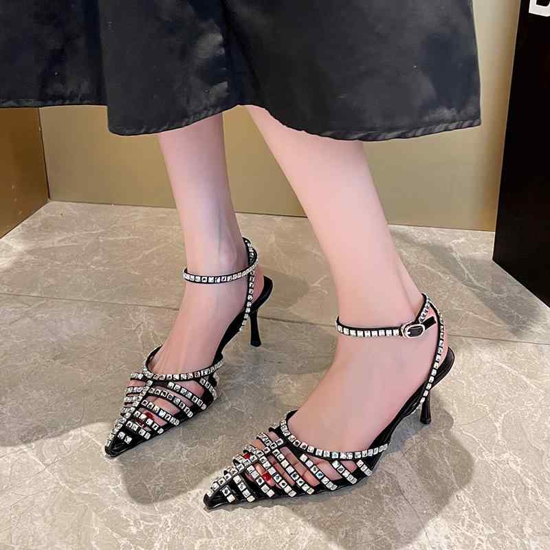 ヒール サンダル 疲れない 歩きやすい おしゃれ かわいい 普段使い オフィス パーティー 結婚式 二次会 発表会 卒園式 入園式 卒業式 入学式 謝恩会 女子会 デート 食事会 女子旅 女子会 参観日 学校行事 幼稚園 小学校 中学校 高校 大学 会社
