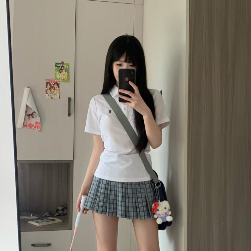 ポロシャツ レディース 半袖 Tシャツ JK制服 日系 学院風 スクール 刺繡 白 トップス 運動 スポーツ かわいい スポーツウェア オールシーズン["・素材: 綿60%、ポリエステル40%", "・スタイル: スウィート、カジュアル", "・袖丈: 半袖", "・袖型: レギュラー", "・カラー展開: ホワイト、ブラック、ネイビー、ミントグリーン", "・サイズ展開: S、M、L、XL"]