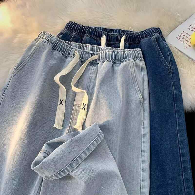 デニムパンツ メンズ パンツ ジーパン ストレート ルーズフィット ドローストリング ウエストゴム 調整可能 カジュアル ストリート系 着回し 春夏・スタイル: 青春流行・パンツ型: 直筒型・パンツ丈: 長パンツ・ウエスト: 中腰・厚さ: 薄手・誤差: 1-3cm・素材: 綿55%・利用シーン: カジュアル・伸縮性: なし・裾の形状: 直筒・加工: 水洗・カラー展開: 黒色,黒灰色,浅藍色,深藍色,中藍色・サイズ展開: S,M,L,XL,2XL,3XL,4XL,5XL・対象年齢: 大人・性別: 男性・製品カテゴリ: ジーンズ