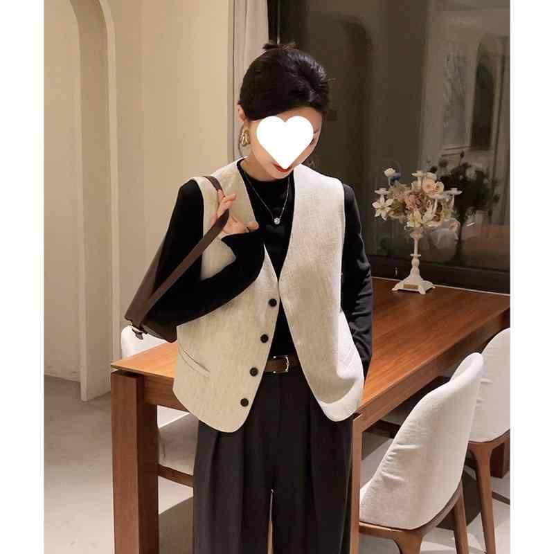 春夏 レディース 高級感 Vネック 無袖 ファッション ベスト 軽量 着まわししやすい カジュアルスタイル・スタイル: 無袖款・衣長: 普通款・ネックライン: Vネック・柄: プリント・流行要素: 口袋・面料: 雪尼尔・カラー展開: 亚麻灰、栗子色、暗岩灰・サイズ展開: S、M、L、XL、2XL・風格: お姉さん風・適用性別: 女・版型: 常规・製品类别: 马甲