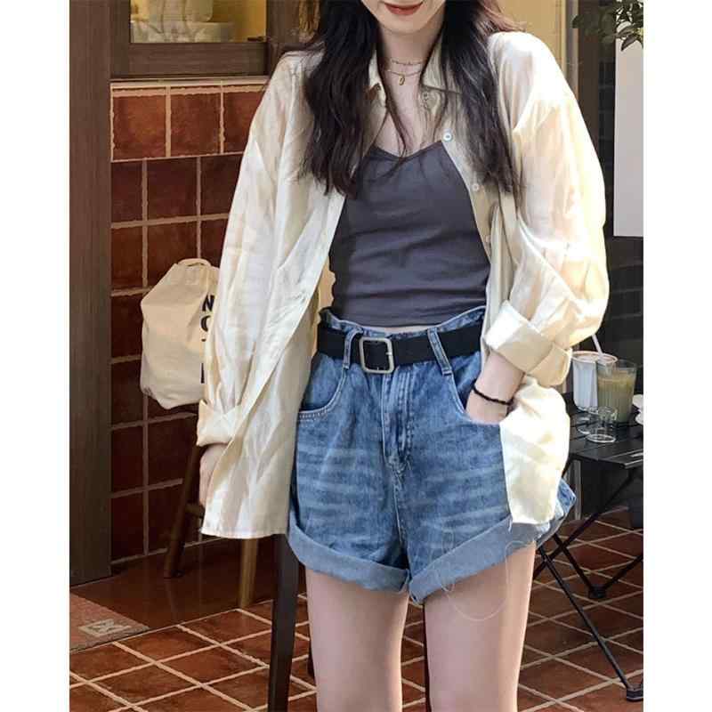 ・カテゴリ: シャツ・スタイル: コンサバ、お姉様風・素材: コットンブレンド、ポリエステル・ネックライン: レギュラーカラー、ポロカラー・袖丈: 長袖・袖の種類: レギュラースリーブ・フィット感: ルーズフィット・着丈: ミドル丈（約65cm-80cm）・柄: 無地・加工: 高温セット・カラー展開: ホワイト、シャンパンゴールド、シャンパンピンク、タンクトップ（ホワイト、ブラック、ダークグレー、モカ、ライトグレー、ブルー、グリーン、マスタードイエロー、パープル）・サイズ展開: S（42.5-50kg、着丈70cm）、M（50-55kg、着丈72cm）、L（55-60kg、着丈74cm）、XL（60-65kg、着丈76cm）、フリーサイズ（40-65kg）
