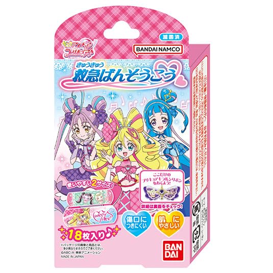 ホワイト/-/-・パッケージ個数:1・(C)ABC-A・東映アニメーション・『キミとアイドルプリキュア♪』救急ばんそうこうが登場！商品紹介 『キミとアイドルプリキュア♪』のデザイン入りばんそうこうが登場！ 用途によって使い分けができるジュニアサイズと、指など小さなケガに使いやすいミニサイズの2サイズがセットになっています。 全体に通気性を高める微細な穴加工を施しており、傷にやさしい特殊加工パッドを使用。 きり傷、すり傷、くつずれなどの創傷面の保護にご使用いただけます。 はがすときにやさしいソフトな粘着力で、お子様の肌にやさしい、ピッタリサイズ！ デザインは全部で14種類！ ※全てのデザインが揃わない場合があります。 ●セット内容 ・ジュニアサイズばんそうこう（横約60mm×タテ約19mm）×9枚 ・ミニサイズばんそうこう（横約52mm×タテ約15mm）×9枚 ●効能 きり傷、すり傷、くつずれなどの創傷面の保護 ●その他 はがすときにやさしいソフトな粘着 キズにやさしい特殊加工パッド 通気性を高める微細な穴加工テープ 安全警告 該当なし