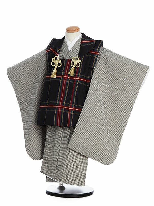 お買い物前にお読みください。 当商品はレンタル商品です。 レンタル期間は3泊4日となります。 ご利用日の2日前までにお手元に届くようヤマト宅急便またはゆうパックにて発送。ご返却はご利用日の翌日までに、お届けした着払い伝票にてご発送ください。 レンタル状況によりレンタル不可となる場合がございます。ご注文が成立されても、時間差でご注文が重複する場合がございますので、当店よりの「ご注文商品確保」のメールが届くまでは正式にレンタル確定とはなりませんので、ご注意ください。 PC版でのみレンタル状況、ご利用規約がご確認いただけます。 詳しくは「ご利用ガイド」にてご確認ください。 七五三着物レンタル 「3歳男の子被布フルセット」 [子供着物][被布][着物][男児][七五三][被布レンタル][90cm/95cm/100cm][結婚式][卒園式][レンタル着物][753][3才]七五三 レンタル・3歳男児被布セット【往復送料無料】 商品画像のお色は、お使いのモニターによって多少異なって見える場合がございます。ご了承くださいませ。 商品仕様 【七五三 レンタル】 ■素材:合成繊維 ■着丈：76cm　肩裄：42cm　袖丈：56cm ■対応身長：90cm-100cm ■レンタル期間は3泊4日です。基本的にご利用日の2日前にお届けします。 【セット内容】 着物・被布コート・巾着・長襦袢・雪駄・足袋・腰紐2本 ※肌着はお客様でご用意下さい。 レンタル衣装ご予約状況カレンダー ○・・・レンタル可能&nbsp;&nbsp;&nbsp;&nbsp;&nbsp;&nbsp; ×・・・レンタル不可 【ご予約状況は下記のご希望サイズをクリックしてご確認ください。】 3歳男児【0AOT317】 ※当店のレンタル商品は、年間を通しレンタル対応していることから、「レンタル不可」の場合でもご注文できるシステムとなっております。当店からの「商品確保」のメールが届くまでは正式にレンタル確約ではございませんので、ご注意ください。 こちらの商品は「北陸配送センター」より発送いたします