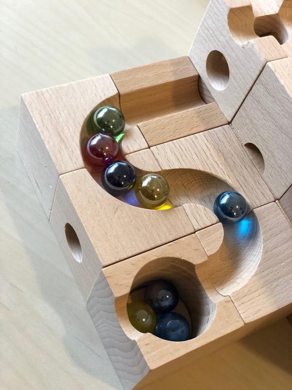 アストラム　ロジック　知育玩具　木製玩具　ビー玉ころがし　脳トレ 2