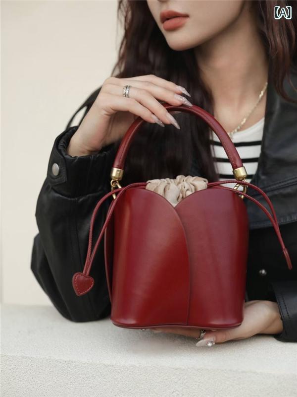 ショルダーバッグ レディース 斜めがけ 肩掛け 巾着バッグ バケツ型 花柄 フラワー 2way 手提げ 鞄 かばん 合皮 フェイクレザー 軽量 お出かけ デート 旅行 カジュアル ギフト プレゼント かわいい オシャレ