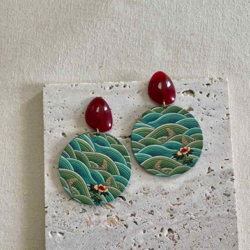 ピアス レディース 和風 水墨画 大ぶり 揺れる アクリル製 レッド グリーン レトロ アンティーク 風 耳飾り アクセサリー 浴衣 着物 和装 成人式 卒業式 謝恩会 パーティー 普段使い 華やか 個性的 軽量