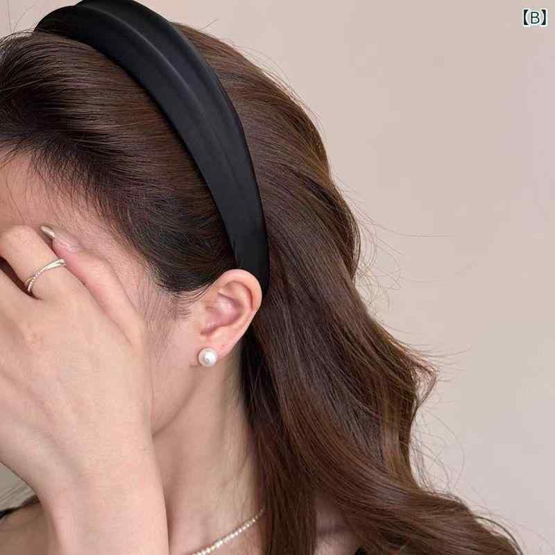 mandarinoのカチューシャ レディース 痛くない 太め 幅広 サテン素材 シンプル ヘアアクセサリー おしゃれ ヘアバンド 髪飾り 無地 上品 大人かわいい きれいめ カジュアル 普段使い お出かけ ヘアアレンジ 髪留め 滑りにくい｜アングル2