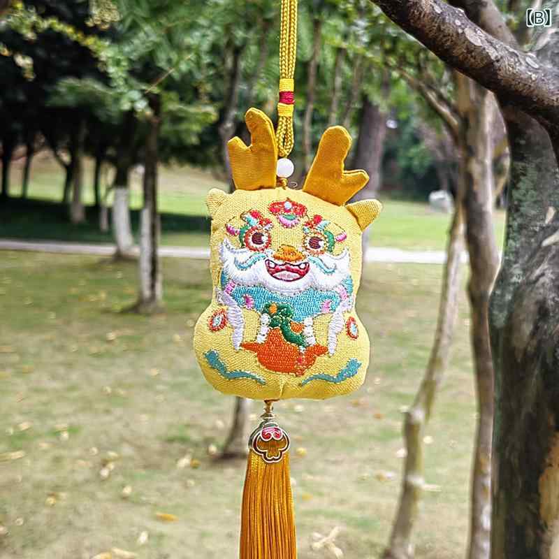 mandarinoの吊るし飾り 龍刺繍縁起物飾り車内玄関 龍モチーフ開運招福 バッグチャームストラップキーホルダー 和柄立体刺繍 シンプルベーシック定番スタンダード ナチュラルカジュアル｜アングル2