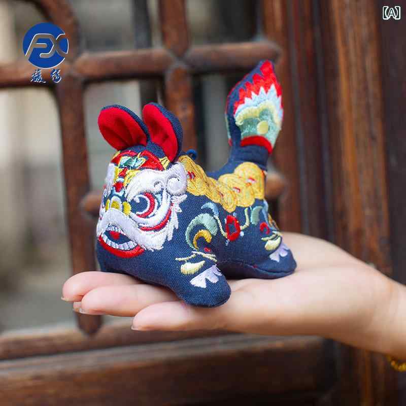 香り袋 匂い袋 獅子刺繍 縁起物 お守り 巾着型ケースチャームストラップキーホルダー吊るし飾りインテリア開運和風和柄贈り物ギフトキッズ子供完成品風シンプルベーシック定番スタンダードナチュラルカジュアル