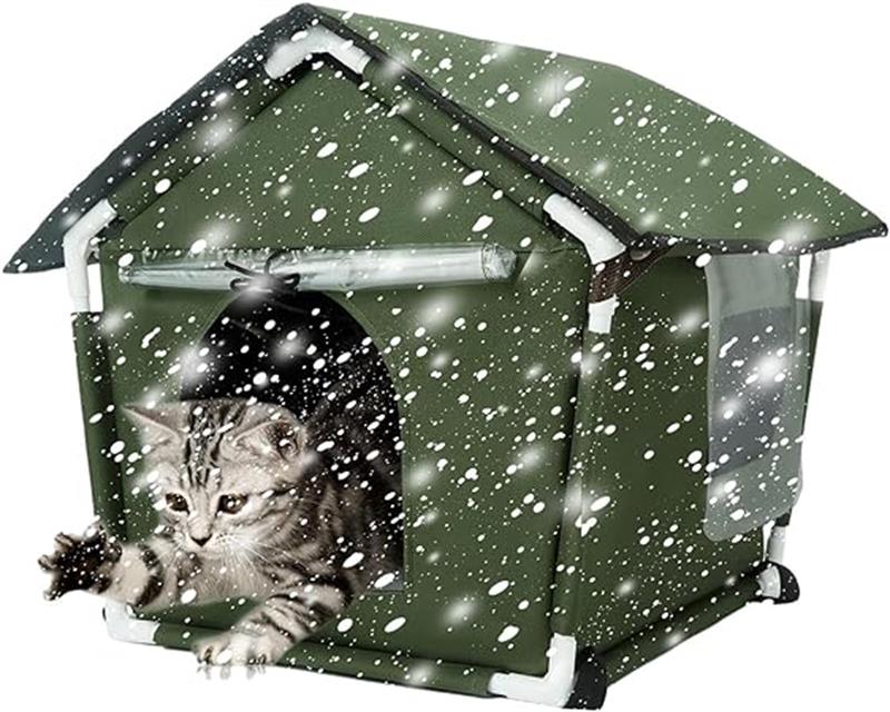 「野良猫避難所」：屋外で生活する外猫は冬の冷たい風と雪、夏の高温と豪雨に直面し、とても不安です。本屋外猫ハウスはこれらの問題を簡単に解決でき、スポンジで裏打ちされており、冬は暖かく、夏は涼しいです。それに、取り外し可能な寝心地の良いパッドも付いてあり、一日中快適に過ごせます。 「簡単な組み立て」：ツール要らなく、数分間で簡単に分解して組み立てることができます。折りたたんだ後、スペースをほとんど取らなく、屋内外での収納や持ち運びに非常に便利です。4つのテントペグ（掛け釘）でしっかり固定でき、風に吹き飛ばされる心配はありません。 「耐久性のある高品質素材」：高品質な防水防風600Dオックスフォードクロス素材で作られており、動物の爪では壊れなく、清掃も簡単です。厚みのあるプラスチックチューブは頑丈で耐久性があり、どこに置いても心配ありません。安定性高く、使用寿命長く、野良動物のすべてのニーズを満たします。 「サイズと耐荷重」：サイズは35x40x42cm、耐荷重は9kgで、複数の子猫/子犬を収容することができます。また、屋外の子犬ハウス、野良猫ハウス、ウサギのベッドなどとしても使用できます。透明なドアと窓のカーテンは、野外猫ハウスを閉じたスペースにして、風や雨、雪から守り、快適で安全な環境を提供します。 「安全で安定したデザイン」：自然に似ている色を採用しており、野良猫の保護を強化し、不必要な危険を減らします。非常窓が付いてあり、攻撃から速やかに逃げ出すことができます。屋外で使用するだけでなく、屋内、ガレージ、バルコニー、廊下などにも適します。