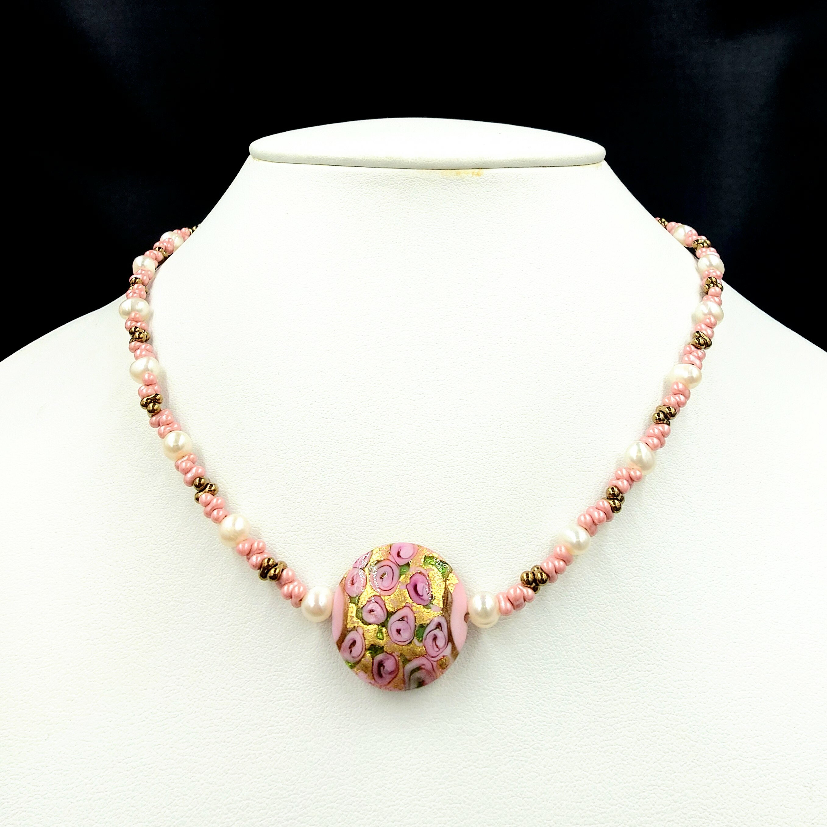 珍珠 - 花柄ヴェネチアンビーズのピンクネックレス