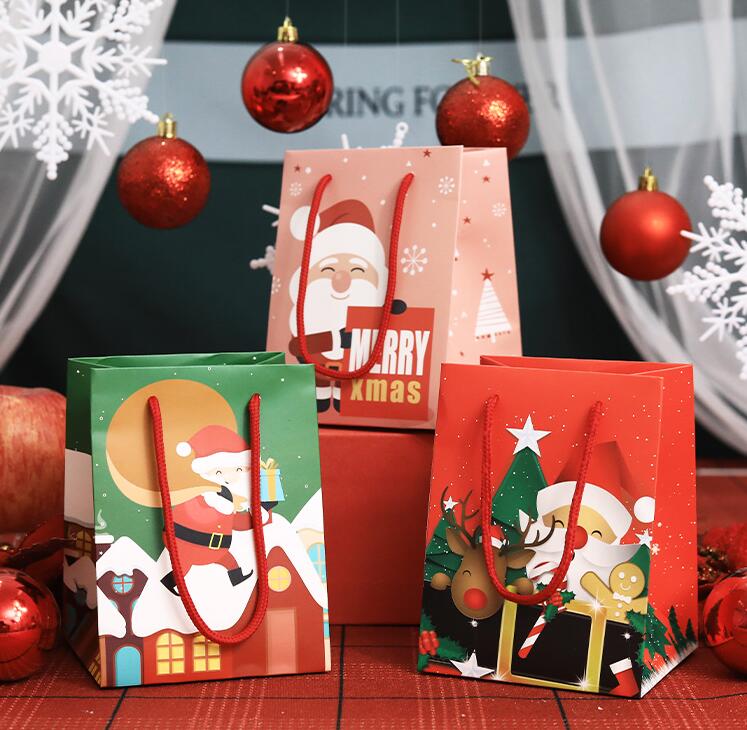 短納期　クリスマス 10個入り クリスマス手提げ袋 可愛い ギフトバッグ クリスマス紙袋クリスマス袋 お菓子 ギフト ラッピング袋 大量注文も対応 大人気 小物おしゃれクリスマスプレゼントサンタクロース人気のサムネイル