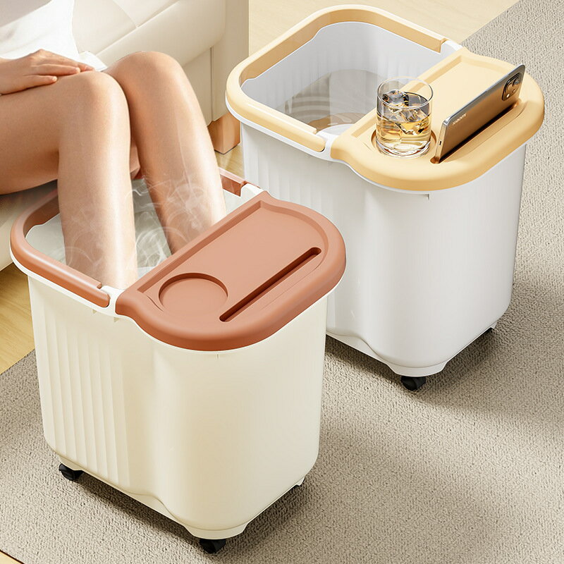 家庭用の足入れ桶に膝を上げて足洗い桶を洗う冬の保温足鉢に大きな養生マッサージ足風呂桶を手に入れる