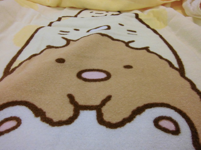 すみっコぐらし タオルケット 90x140cm 送料無料(沖縄不可) タオルお昼寝ケット ハーフケット ひざ掛け スポーツ観戦 OL事務所膝掛け ジュニアケット 子供用ケット ハーフタオルケット [2]