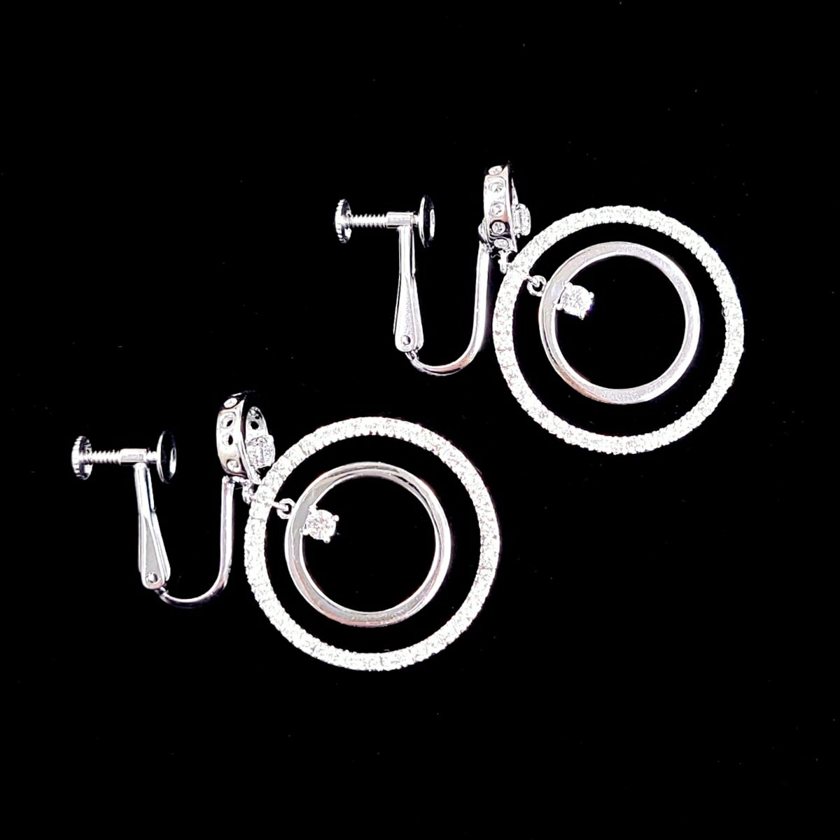 揺れて輝く！計1.36ct ダイヤモンド K18 WG イヤリング 鑑別書付 18金 ホワイトゴールド 4月誕生石