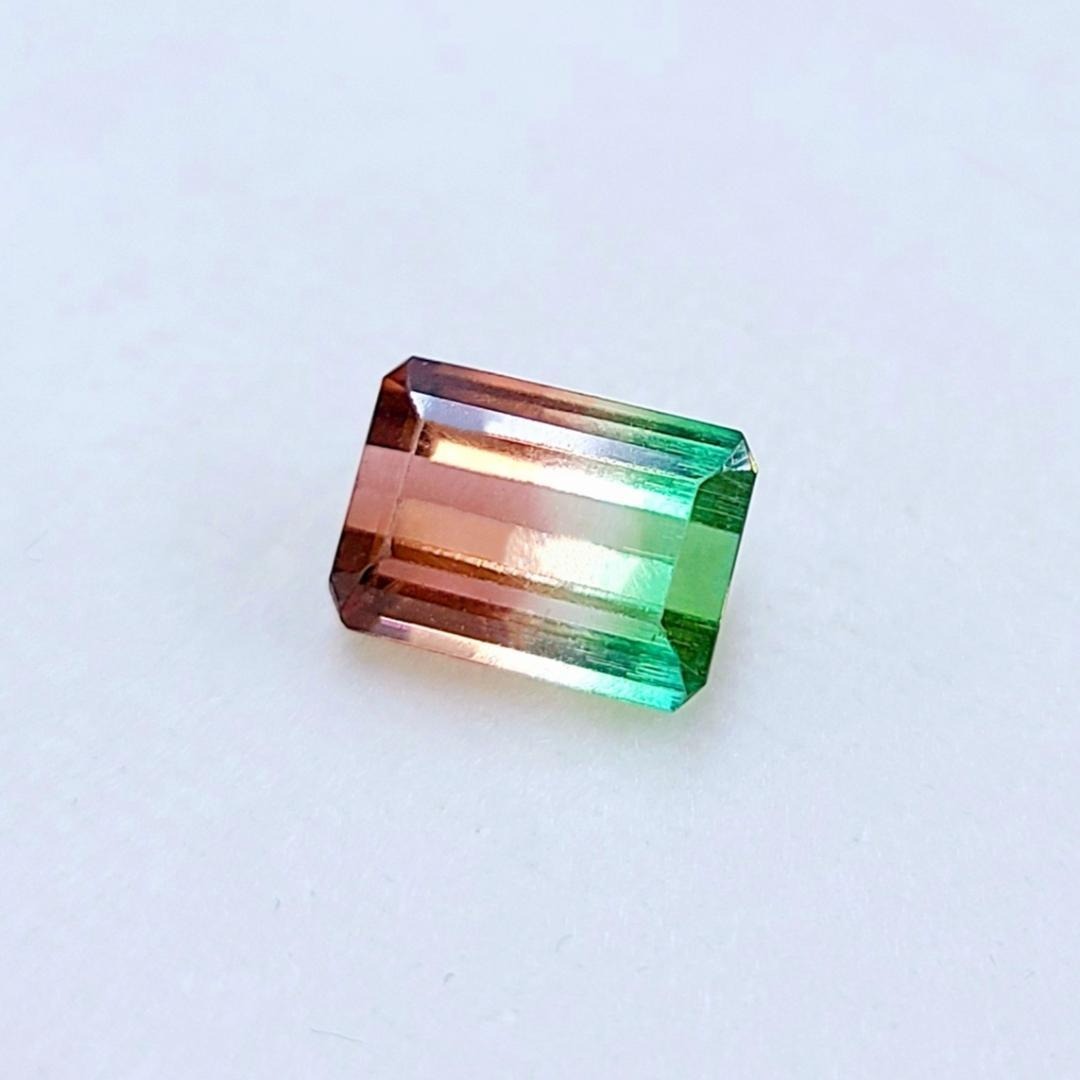 Four Seasons Jewelleryの地球の奇跡！ 2.5ct ウォーターメロン トルマリン エメラルドカット ルース｜アングル2
