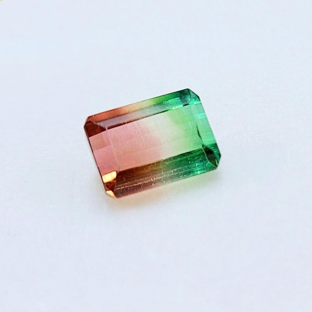 Four Seasons Jewelleryの地球の奇跡！ 2.5ct ウォーターメロン トルマリン エメラルドカット ルース｜アングル3
