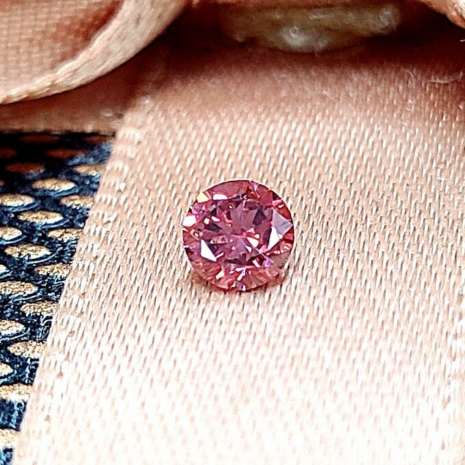 ���פΥե��󥷡����顼�� ŷ����åɥ�������� �롼����0.157ct��Fancy Red��SI-2�� ������и���������դ�