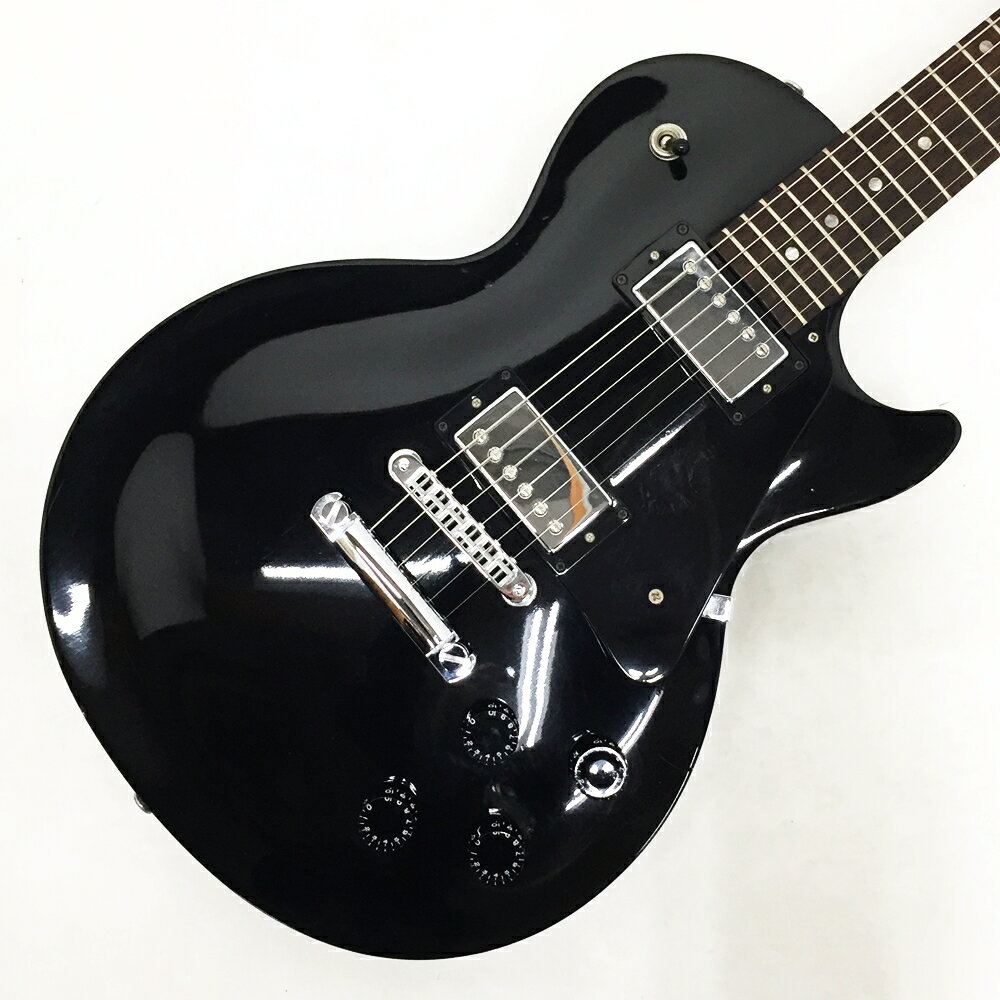 商品名Gibson USA Les Paul Studio 1999　商品説明レスポール・スタジオは、プレイヤビリティとトーンの多様性の点を強化しつつ、プレイヤーに求められるレスポールらしい特徴を具体化しています。シリアルより、ナッシュビル工場 1999年製です。シリアルNo.：92329426ネック：現状ストレート(トラスロッド余裕あり)フレット残り約6割程度本体重量：約4.1kg付属品ソフトケース状態動作確認済みこちらの商品は、弊社が店頭におきましてお客様から買取をした商品になります。ヘッドの塗装が剥がれており変色しています。トグルスイッチ部のプレートが欠品しております。指板全体(特に1弦側)に使用に伴う凹みやツメ跡などがあります。その他、全体的に汚れ、色褪せ、キズ、打痕や金属パーツのサビやくすみ等見受けられますが、状態を気にされない方であれば使用に問題はない状態の中古品です。目立つ汚れやキズなどの詳細は写真をご確認くださいませ。撮影の関係上色合いが実物と若干異なる場合がありますが予めご了承下さい。こちらの商品は中古品となります。状態の確認には万全の注意を払っておりますが、小さいダメージ等の見落としがある場合がございます。中古商品という特性上、ご理解ください。写真はクリックすると大きな画像でご覧いただけます。商品について※商品は店頭との併売品の為、売り切れとなってしまう場合がございます。予めご了承ください。※状態につきましては個々感じ方が異なる為、参考程度にお考えください。※商品のお問い合わせの時間帯や内容によってはご回答が遅れる場合がございます。発送について※日曜・祝日のご注文につきましては配送が翌日となる場合がございます。※複数の商品をご注文の際、商品が店頭にて売り切れとなってしまう場合がございます。欠品のご連絡をした後、ご返答がない場合は翌日に残りの商品の発送をいたします。※メール便での発送が困難な商品につきましては、ご注文時にメール便を選択されましても宅急便料金の請求となります。※メール便対応の商品でも数量によってはメール便で発送できない場合がございます。※梱包材に古紙を利用させていただく場合がございます。予めご了承くださいませ。当店からのお願い※メールの受信設定により、当店からのメールが届かない事がございます。必ず事前にドメイン指定解除の設定をお願いいたします。 ※売り切れによりご注文内容に変更がある場合がございます。当店からお送りするご連絡にはお目を通していただきますようお願いいたします。※ご注文内容について、当店よりお電話にてご連絡をする場合がございます。ご注文時には繋がる電話番号の記載をお願いいたします。以上ご連絡が困難なお客様につきましては、ご注文が早期キャンセルとなってしまう場合がございます。