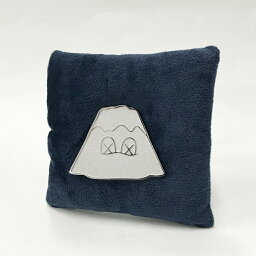 KAWS:HOLIDAY（カウズ ホリデー）富士山ピン（銀） サイズ： カラー：シルバー【中古】【147 その他アクセ】【鈴鹿 併売品】【147-221014-06NS】