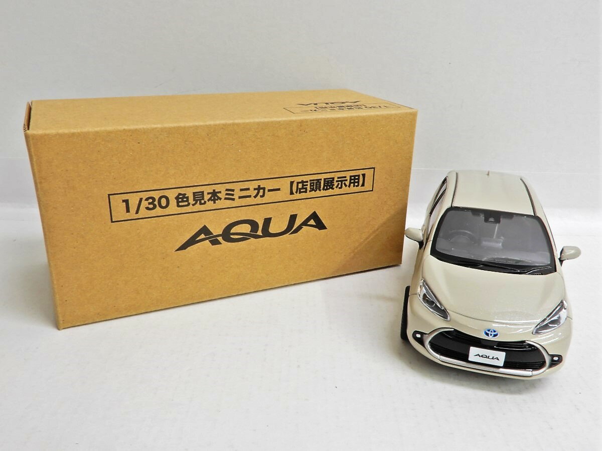TOYOTA/トヨタ AQUA アクア 1/30 色見本ミニカー カラーサンプル 4Y3 クリアベージュメタリック【中古】【ミニカー】【四日市 併売品】【071-220716-11ZH】のサムネイル