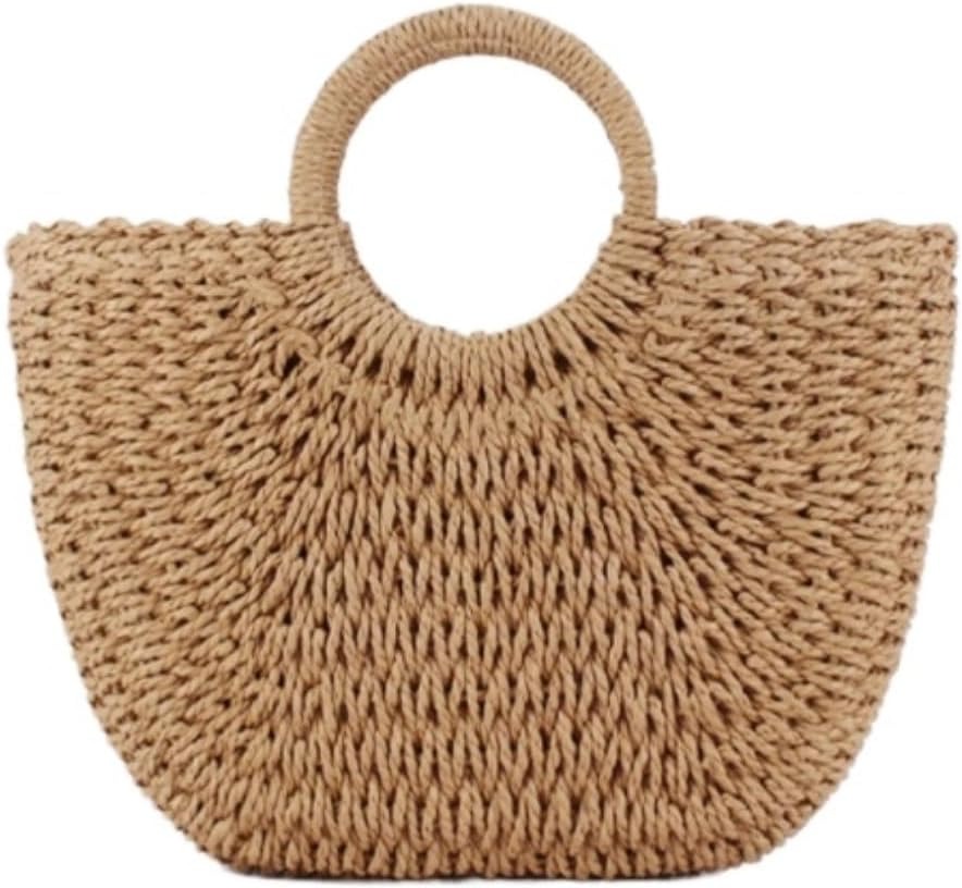 商品詳細 特徴 このストロービーチバッグはストローで作られており、裏地はポリエステル生地です。 熟練の職人が手織りで仕上げているので耐久性も抜群です。 携帯電話、iPad、財布、化粧品、その他の日用品を入れるのに十分なスペースがあります。 半月型の構造的な形状、サークルハンドル、巾着クロージャーが特徴のこのストロートートバッグは、春夏のスタイルにスタイルを加えるのに最適なアクセサリーです。 この女性用ビーチバッグはどんな服装にも簡単に合わせられます。 普段使い、ビーチ、パーティー、ショッピング、旅行、キャンプ、休暇、デート、その他の機会に最適です。 この織りトートバッグは、母の日、クリスマス、イースター、誕生日、記念日などの家族や友人へのプレゼントに最適です。 容量: このストローバッグには、化粧鏡、メガネ、財布、鍵、ヘッドフォン、携帯電話、その他の小物を収納できるスペースがあります。 注意事項 【注意事項】 ・当店でご購入された商品は、原則として、「個人輸入」としての取り扱いになり、全て中華人民共和国からお客様のもとへ直送されます。 ・個人輸入される商品は、全てご注文者自身の「個人使用・個人消費」が前提となりますので、ご注文された商品を第三者へ譲渡・転売することは法律で禁止されております。 ・通関時に関税・輸入消費税が課税される可能性があります。課税額はご注文時には確定しておらず、通関時に確定しますので、商品の受け取り時に着払いでお支払いください。 詳細はこちらご確認下さい。 ＊色がある場合、モニターの発色の具合によって実際のものと色が異なる場合がある。