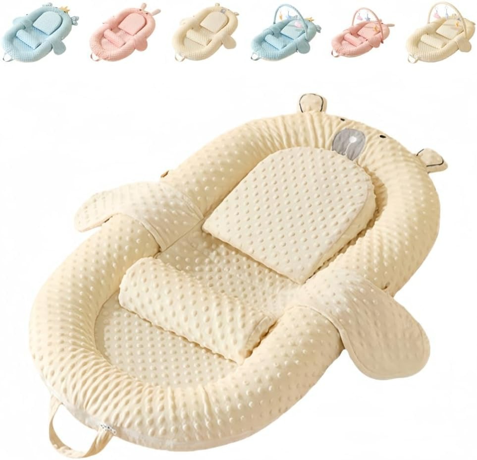 商品詳細 特徴 吐き戻しパッド（15°傾斜）と転倒防止構造で、新生児の安全な睡眠を確保します。通気性のあるメッシュとオーガニックコットンを使用し、柔らかく肌に優しい素材です。コンパクトなサイズ（100 x 55 x 8cm）なので、ベビーベッドや大きめのベッドにも楽に収納できます。 軽量（1.8kg）設計で折りたたみや収納も簡単。リビング、寝室、旅行など、様々な場所で活躍します。ベビーベッドとしてだけでなく、座椅子としても使えます。リバーシブルデザインなので、赤ちゃんの発達段階に合わせて使い分けることができ、ベビーベッドマットレスとしても使えます！ 3Dラッピング技術が新生児の驚愕反射を軽減し、通気性のあるメッシュ（フィルムコーティング）トップが蒸れを防ぎます。おくるみのような心地よさで夜泣きを効果的に軽減し、お昼寝マットとしても最適です！ 【掃除が簡単】枕カバーは取り外し可能でお手入れが簡単で、変形や毛玉がなく、洗濯機で洗えますので、母親の手を解放します。 多用途で使いやすいデザイン：転倒防止マットとしても使えます。持ち運びに便利なデザインなので、旅行や家族との面会にも最適です。赤ちゃんの体重測定用のサポートパッドや、リラックスクッションとしてもお使いいただけます。その汎用性は他に類を見ません。 記はすべて手描きの測定値であり、1〜3cmの誤差は正常です。 注意事項 【注意事項】 ・当店でご購入された商品は、原則として、「個人輸入」としての取り扱いになり、全て中華人民共和国からお客様のもとへ直送されます。 ・個人輸入される商品は、全てご注文者自身の「個人使用・個人消費」が前提となりますので、ご注文された商品を第三者へ譲渡・転売することは法律で禁止されております。 ・通関時に関税・輸入消費税が課税される可能性があります。課税額はご注文時には確定しておらず、通関時に確定しますので、商品の受け取り時に着払いでお支払いください。 詳細はこちらご確認下さい。 ＊色がある場合、モニターの発色の具合によって実際のものと色が異なる場合がある。