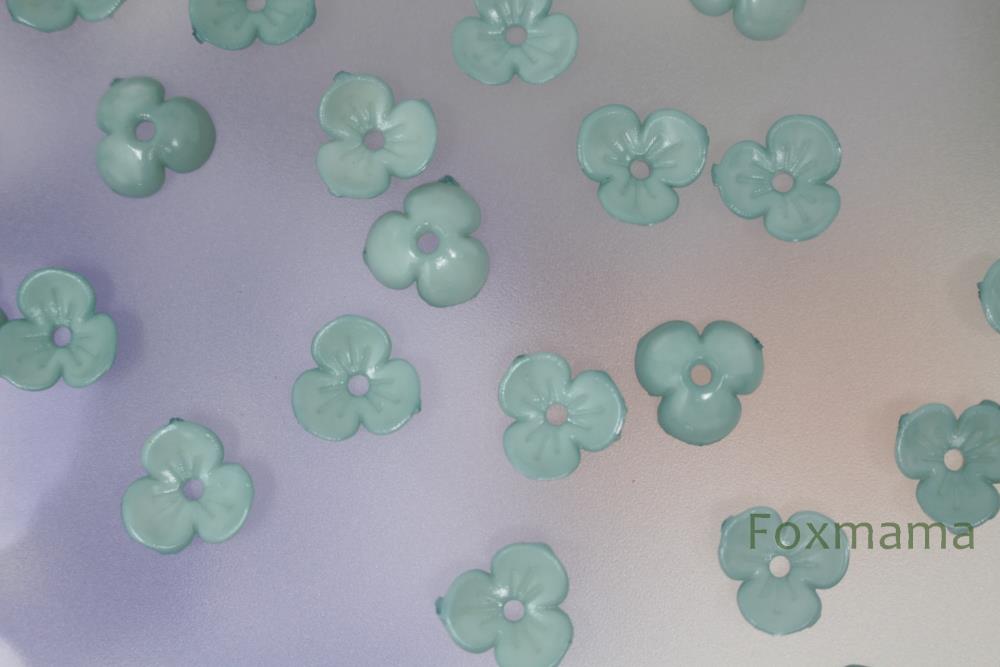 アクリルビーズパーツ 30個 3枚花びら 10mm 青緑色系 (BF3100GBFO00)