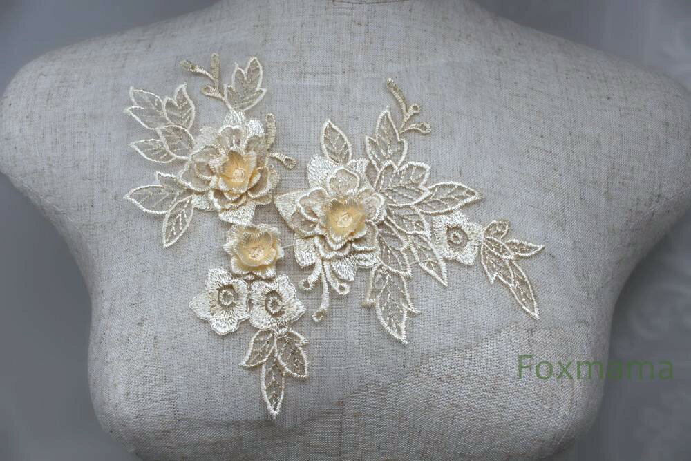 チュール刺繍花びら立体モチーフ 1枚 クリーム色系 Aタイプ (MTHB02CMFO0A)