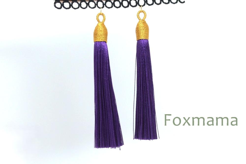 商品説明品番PTS650PPWW00商品名タッセル 2個 紫x金 ゴールド帽子 わっか付 (PTS650PPWW00)サイズ画像2枚目をご覧ください。多少の誤差はご了承くださいませ。お伝えしたいこと＊こちらはゴールドの帽子がエレガントなタッセルです。＊素材：ポリエステル・中国製です。・品質的に安定していなかったり作りが粗い部分があります。・ご使用環境・用途によっては色落ちの可能性があるため、ご考慮のうえご使用をお願いいたします。・糸の長さやカットが均一でないところがあります。・1個単位で長さがわずかに異なる場合があります。・小さいパーツですので、お子様の手やペットの届かないところで保管・ご使用お願いいたします。共通注意事項その他の注意事項は必ず商品ページに表示されている「商品についての共通注意事項」をご一読のうえ、ご了承ください。