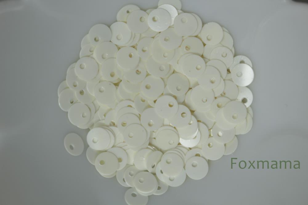 スパンコール 5mm 約280枚(約2g) 丸 トップホール アイボリー (SCC050IVEHTH)