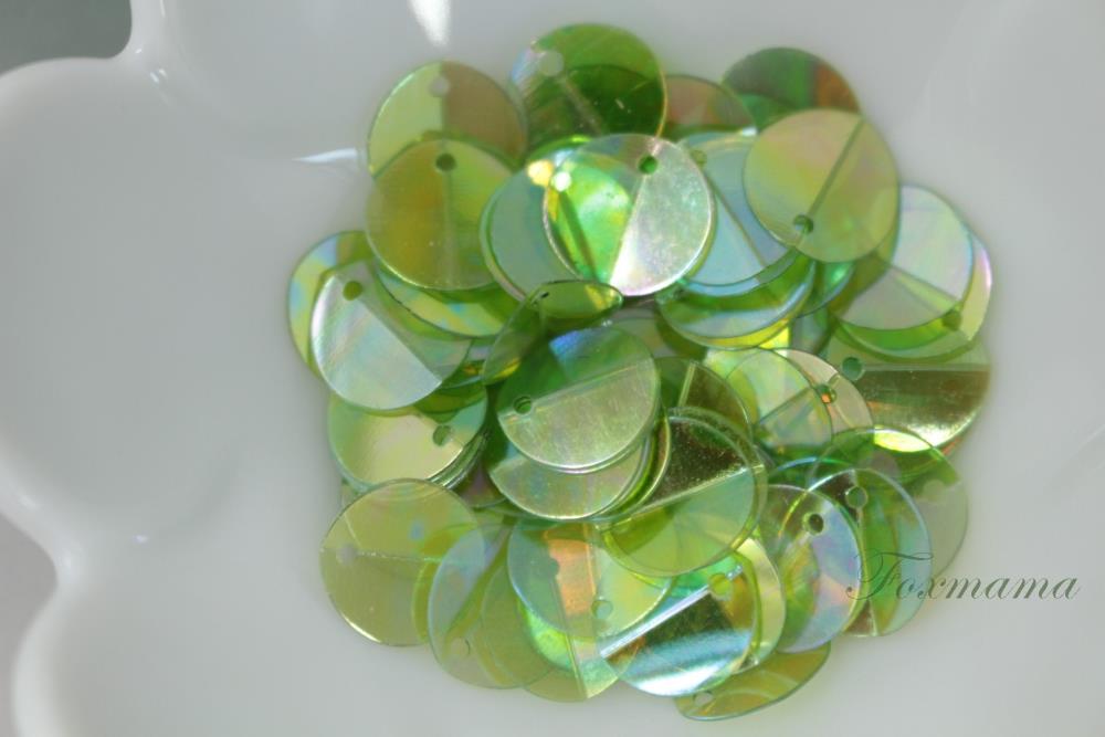 スパンコール 10mm 約90枚(約2.5g) 丸 中折 トップホール オーロラ 黄緑 (SCC10AYGHLFD)