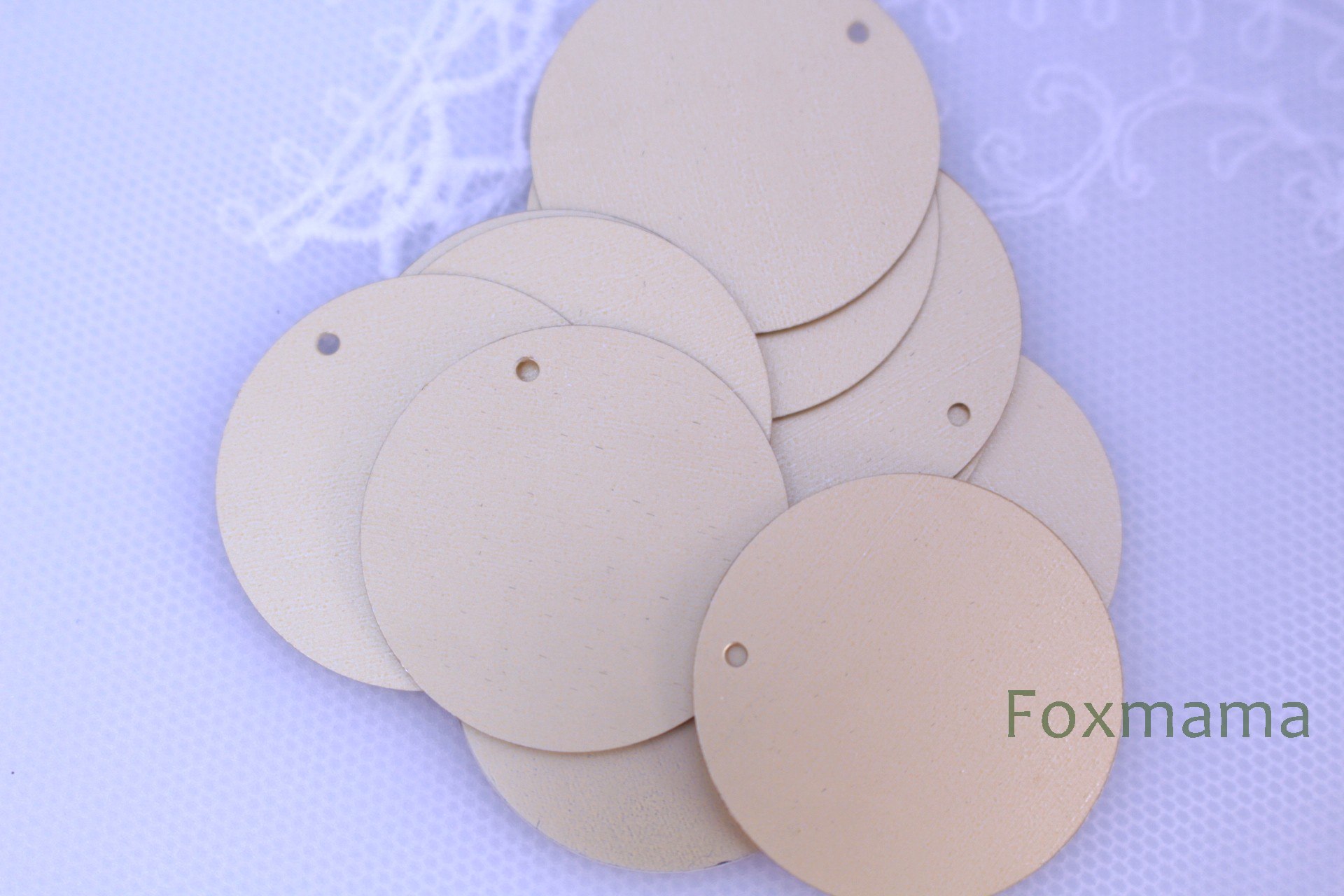 [訳あり]スパンコール 29mm 約10枚 丸 トップホール マット 金色 (SCC29MGLJHTH)