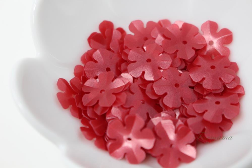 スパンコール 約3.8g分(約80枚) 5枚花びら14mm マット半透明赤(SF514MRDBJHS)