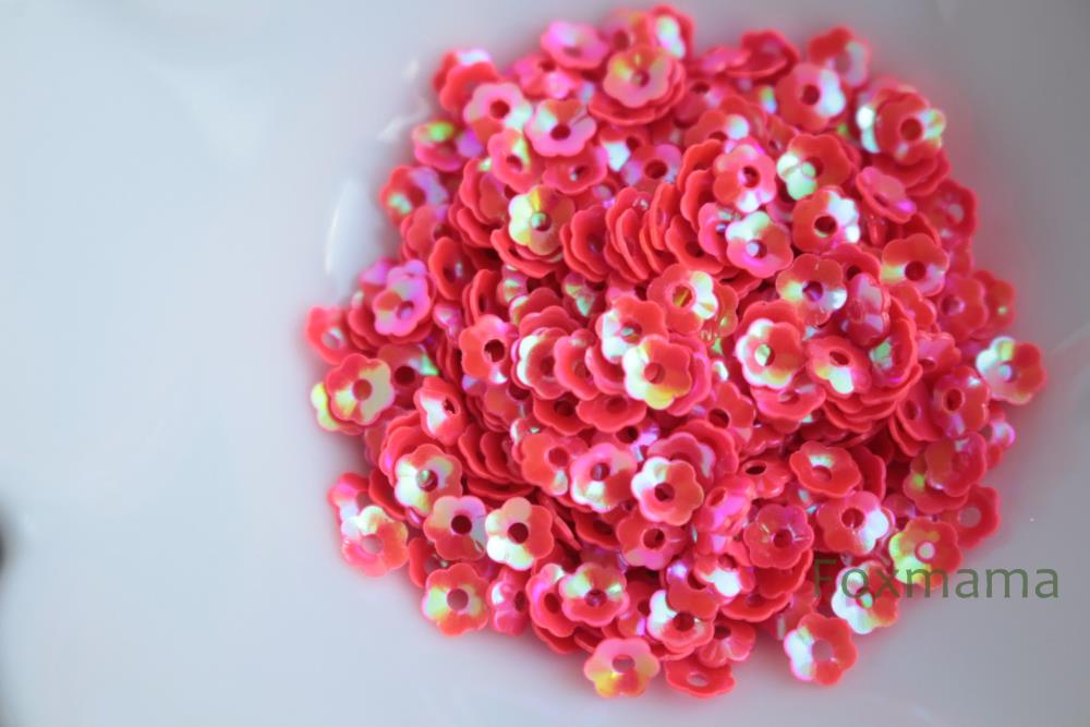 スパンコール 4mm 約530枚(約2.5g) 花カップ オーロラ チェリー色 (SFC04ACYEH00)
