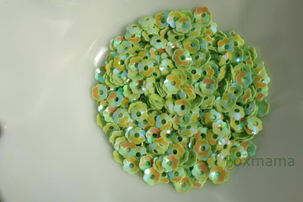 スパンコール 4mm 約530枚(約2.5g) 花カップ オーロラ 黄緑 (SFC04AYGEH00)