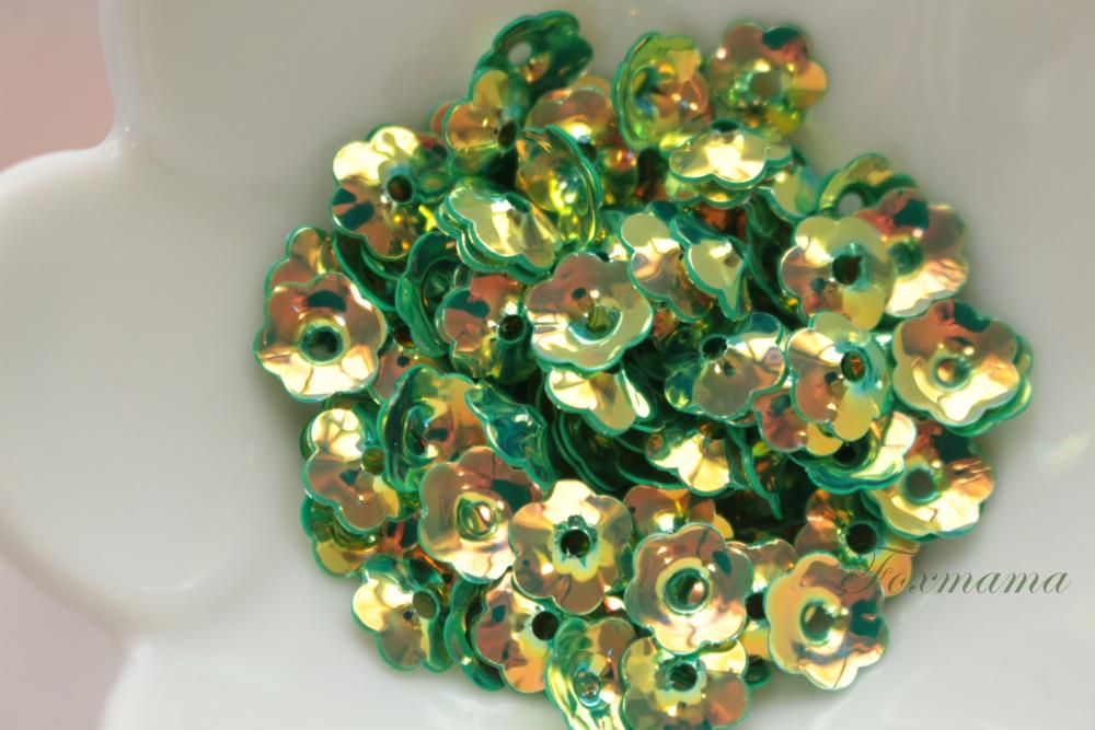 スパンコール 8mm 約120枚(約2.5g) 花カップ オーロラ 緑 (SFC08AGRSE01)
