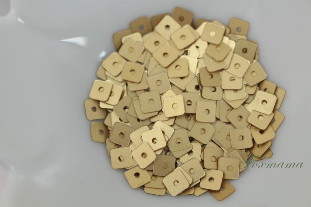 Rakuten - スパンコール 4mm 約350枚(約2g) 正方形 マット ゴールド 金色 (SSQ04MGLHWHR)