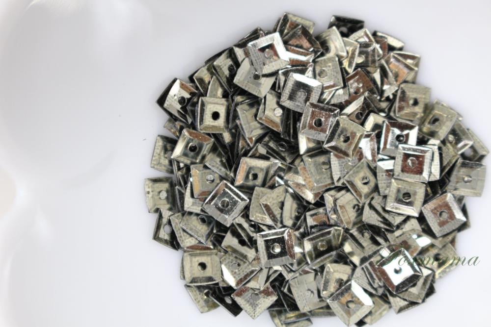 スパンコール 約350枚(約2g) 正方形 4mm メタリック 薄緑 (SSQ04TFNJJ00)