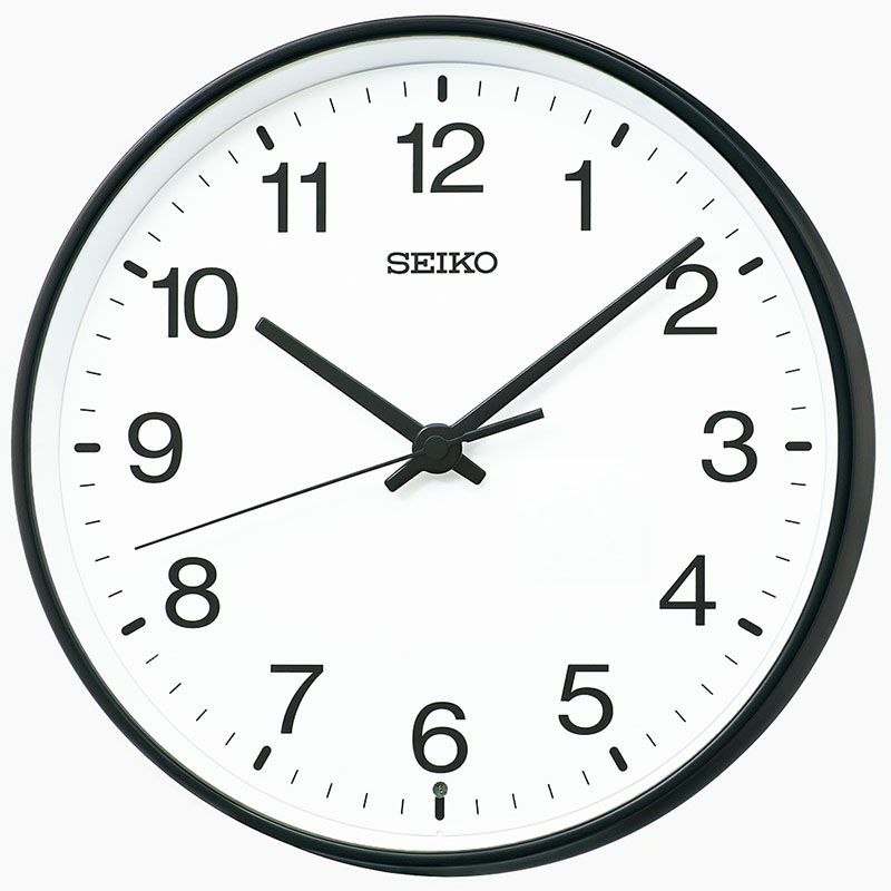 [商品説明]使い始めた瞬間からあたかもそこにあったような佇まいアルミ枠のマットなカラーリングで、リビングからワークスペースまでマッチするちょうどいいサイズ感サイズ 直径270×48mm重さ 750g電池 単3アルカリ×1主な素材 金属枠（ア...